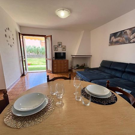 Private Apartment With Garden Cannigione Exterior foto